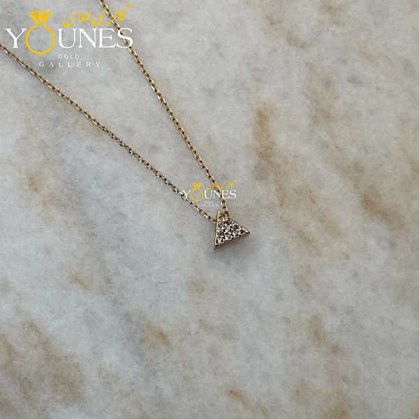 گردنبند طلا مثلث نگین دار